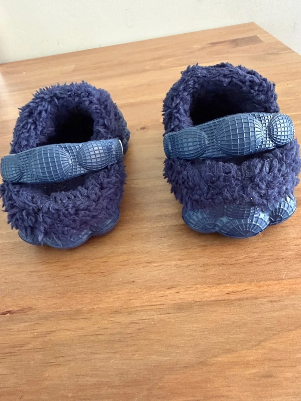 Kids Bubble-Textured Slippers with Plush Cuff - Navy Size 6 Boys - Picture 3 of 6